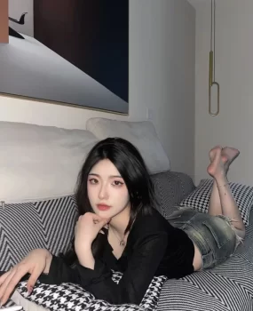 前凸后翘骚姐姐