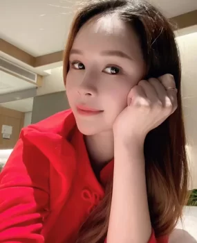 00后瑜伽裤大长腿 巨骚