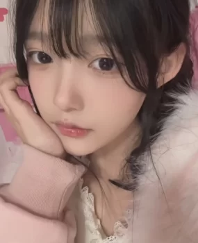 长相很哇塞的兼职小妹