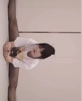 精神小妹大奶子哇哇叫