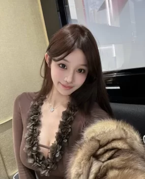 青浦性感大奶骚货很诱人