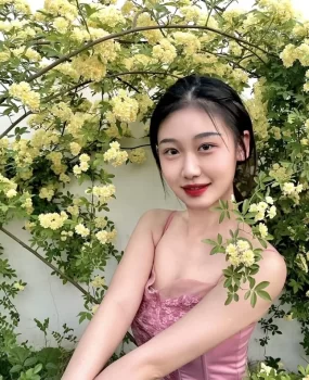 甜里透着骚的反差女