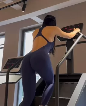 健身肥臀骚妹妞妞