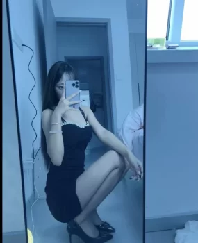 性感文静大胸小姐姐