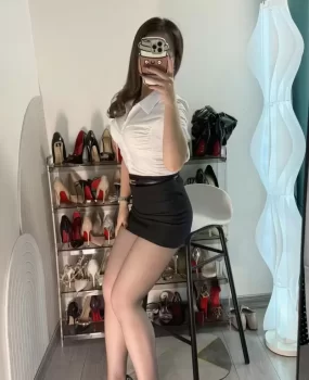 珍妮（卖衣服的小姐姐）