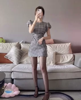 练瑜伽的小嫩妹