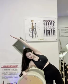 深圳高端健身房私教老师上课之余还兼职哦