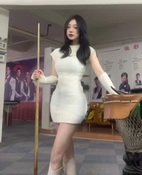 19岁童颜D奶、逼紧水多