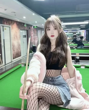 渔网袜桌球室00后性感妹妹小萝莉类型可爱听话
