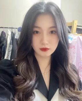 朋友推荐的妹子，外纯内骚好嗨哟~~