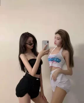 武汉艺校极品校花前凸后翘 紧白粉