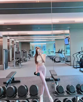 身材极好S型身材塑身体型管理教练老师会一字马