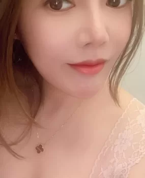 美甲师兼职小妹