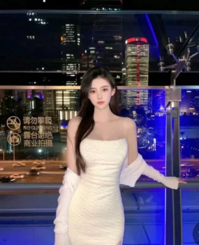 昆明高颜值C胸妹雪梨