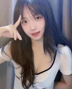 浦东纯欲学生妹兼职甜美长相身材高挑