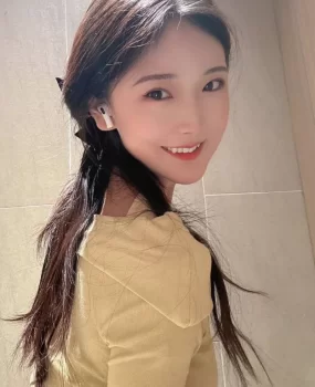 一个做兼职的小可爱，可以舌吻，她自己有地方也可以上门