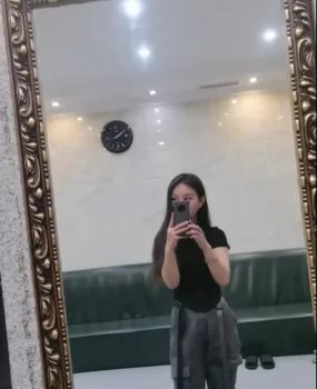 离异带娃小美女