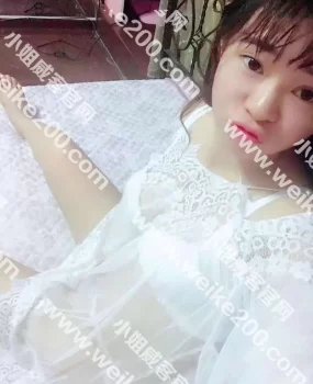 18岁嫩妹果果！小女友的感觉