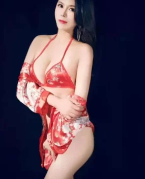 以前在油压会所做过几年的青岛户口的骚妇