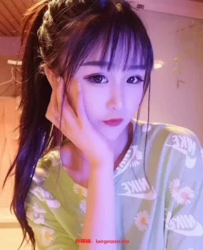 体验服务多  身材高挑的妹子  丝袜  白嫩嫩真诱人