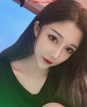 约了个高质量兼职美女，温柔可爱，肤白貌美鲍鱼粉嫩多汁，高潮喷水，口交又干了起来。