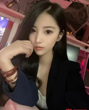 武汉极品首开，气质女神，刚下海，胸大臀翘，很乖很配合