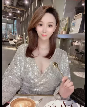 长春市小姐姐b紧水多 叫声淫荡 一双玉腿 让人夜不能寐